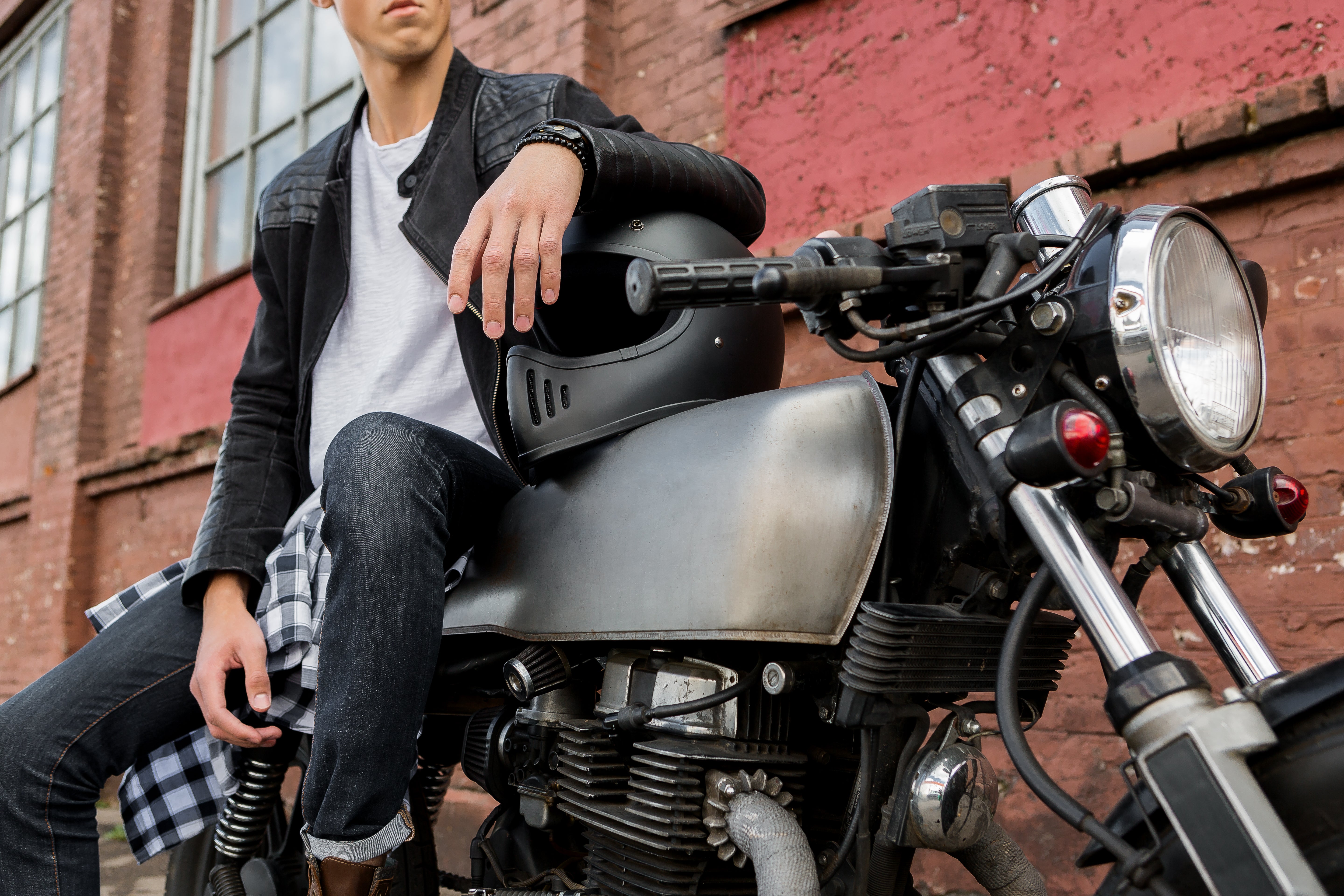 brutal-man-sit-on-cafe-racer-custom-motorbike-2024-09-22-19-20-39-utc.jpg